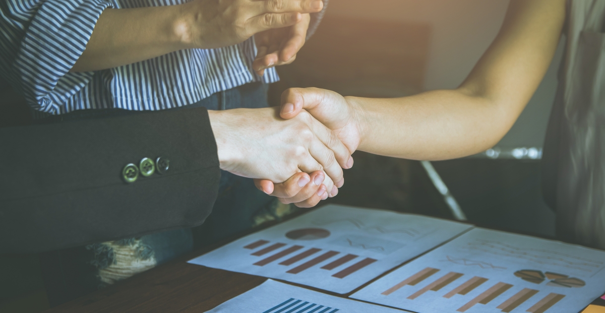 A picture of a handshake between business partners